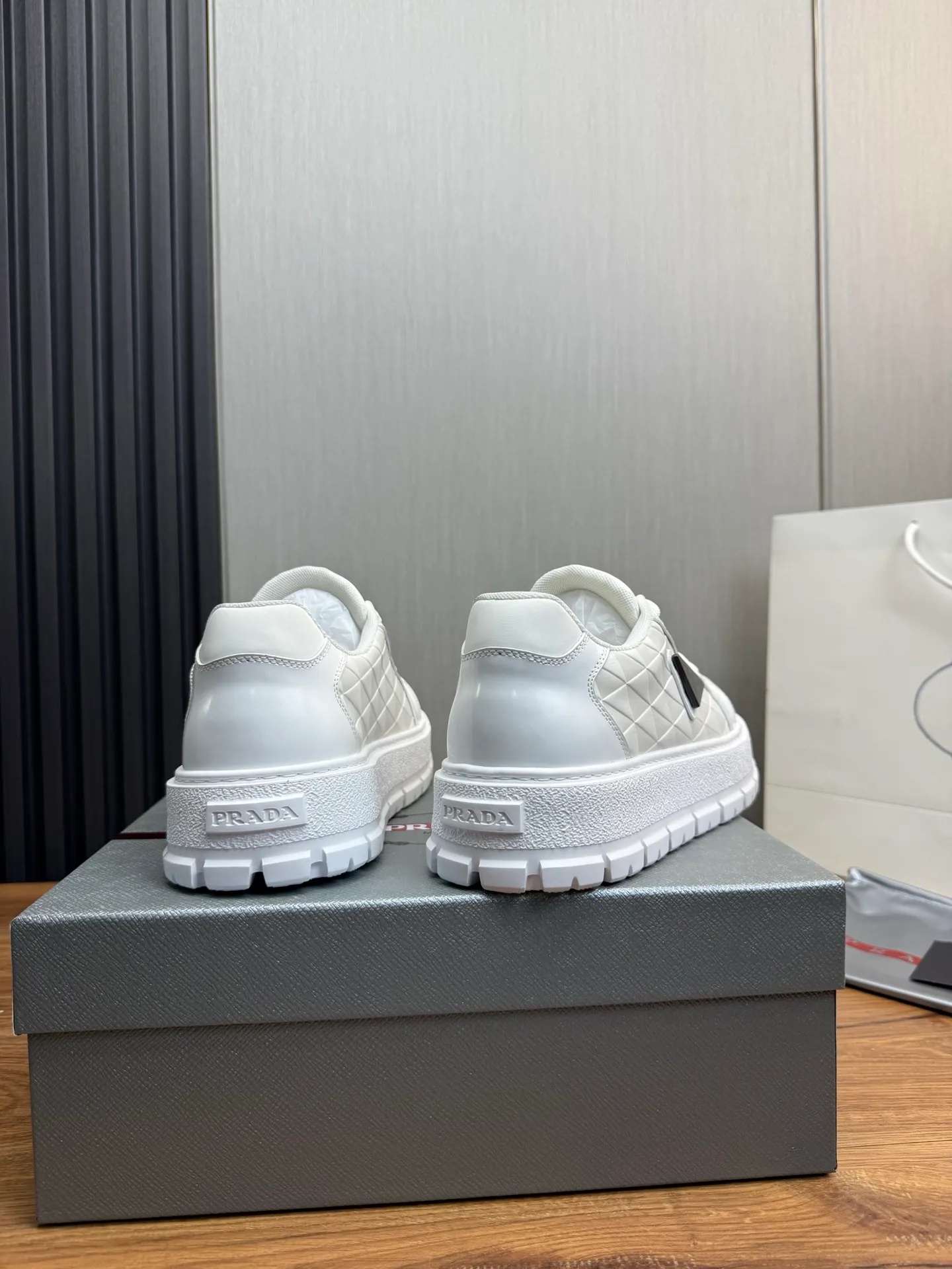 Men's shoes 💰580💰 [PRADA] Autumn and winter hot men's shoes shipped 👏Official website synchronized ⬆️Original fly-woven cowhide fabric + cowhide lining, 1⃣️:1⃣️reproduction, original sole, 38-45 (45. Customized, non-refundable)